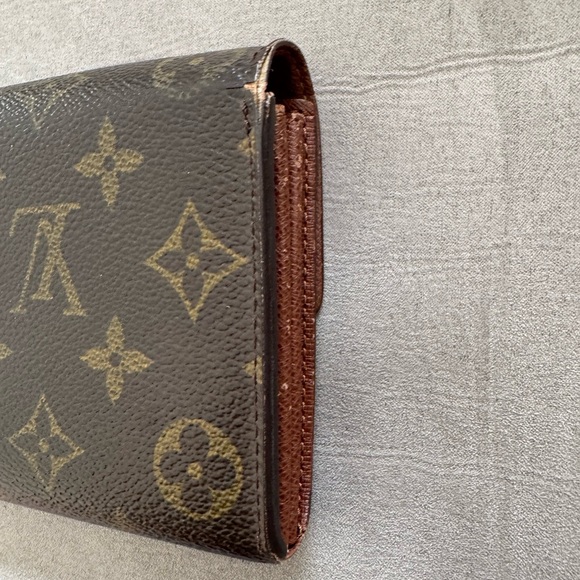 Louis Vuitton Black and Gold Monogram Wallet on Chain - Picture 9 of 12